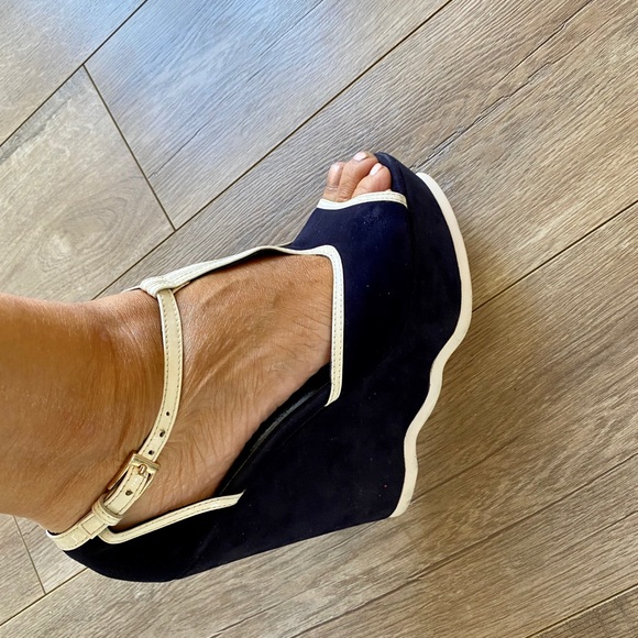 YVES SAINT LAURENT SZ 9.5 NAVY/ PEEP TOE WEDGES - Picture 10 of 14